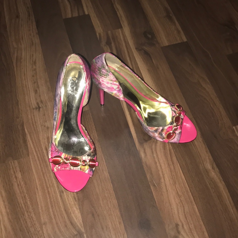 Carlos Santana Pumps
